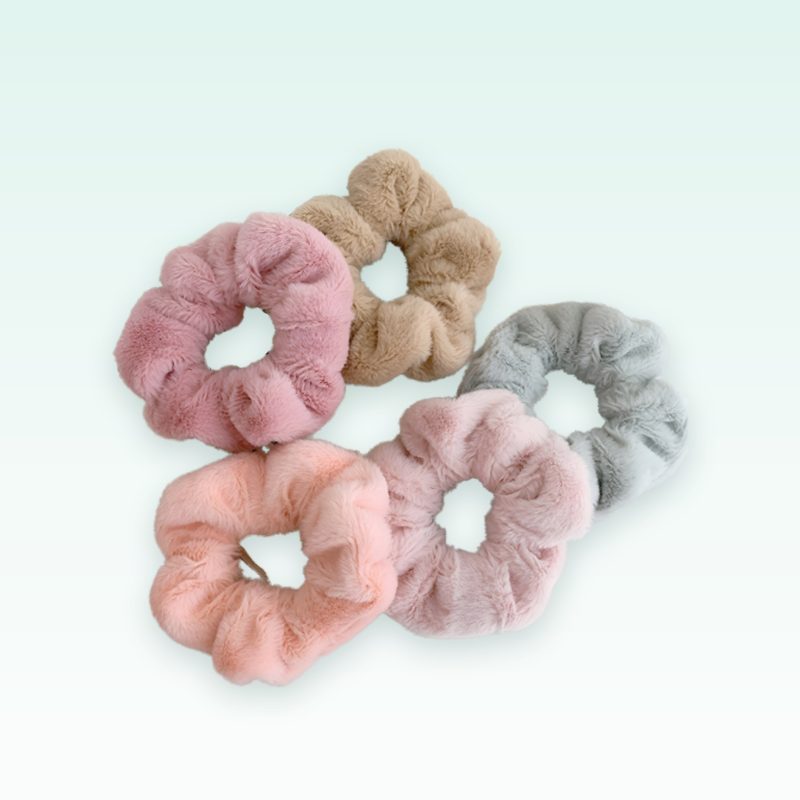 Scrunchie pelush njëngjyrëshe