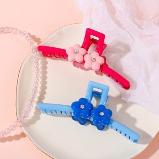Kapëse flokësh e madhe